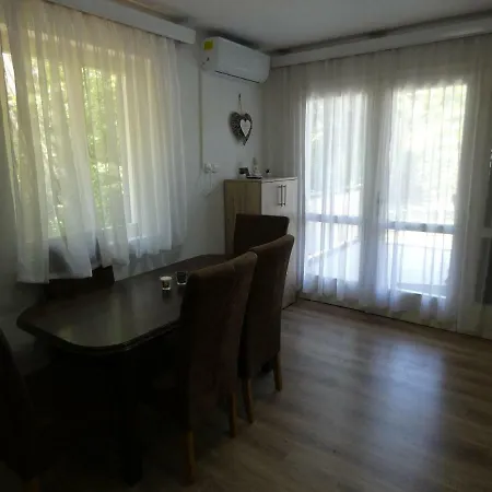度假居 Muskatli Jakuzzis Vendeghaz *